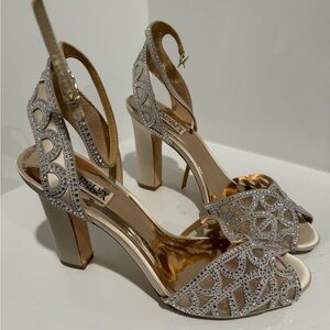 Badgley Mischka Ivory Embellished Size 11 block heels